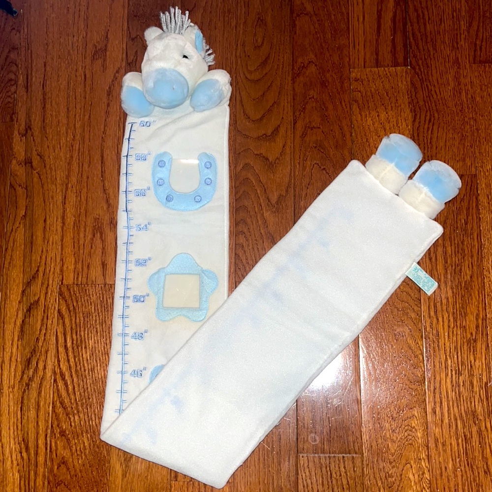 Kids hanging picture growth chart